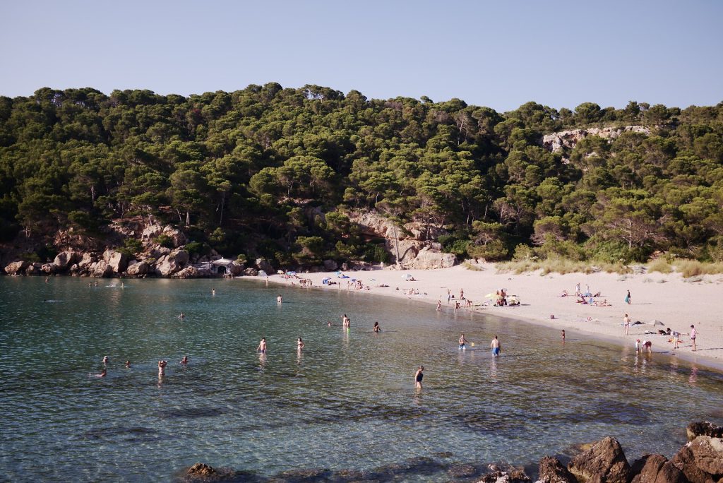 As 10 melhores praias de Menorca para ir com crianças Algaiarens