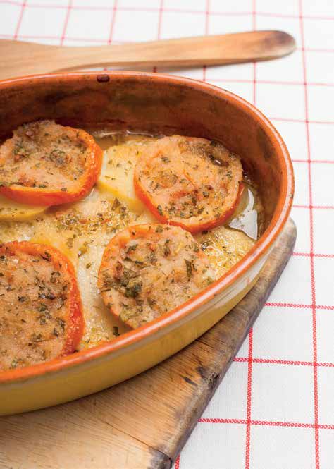 Perol de tomàtic: o tabuleiro de tomate e batata no forno, o acompanhamento do dia a dia da ilha