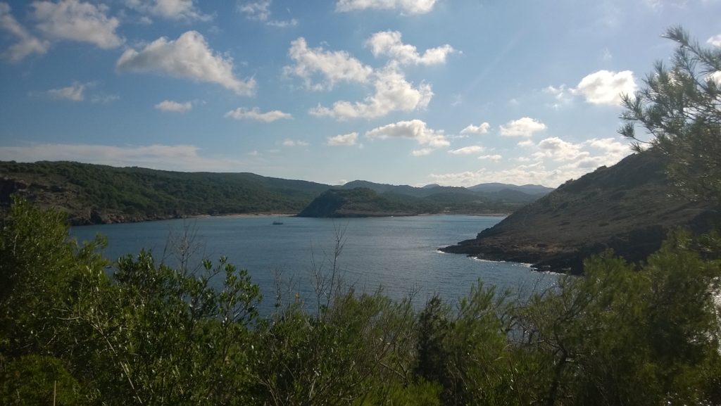 As 10 melhores praias de Menorca para ir com crianças Cala Morell